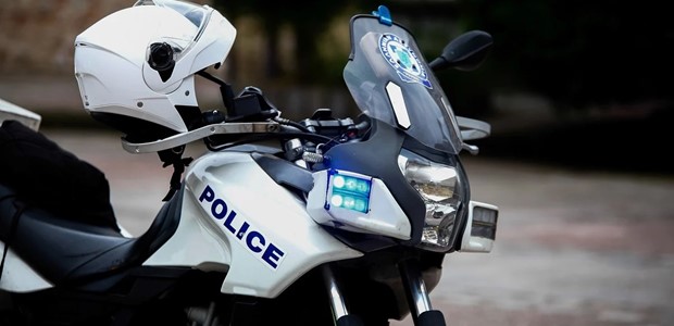 Eκλεψε τσαντάκι από υπάλληλο βενζινάδικου 